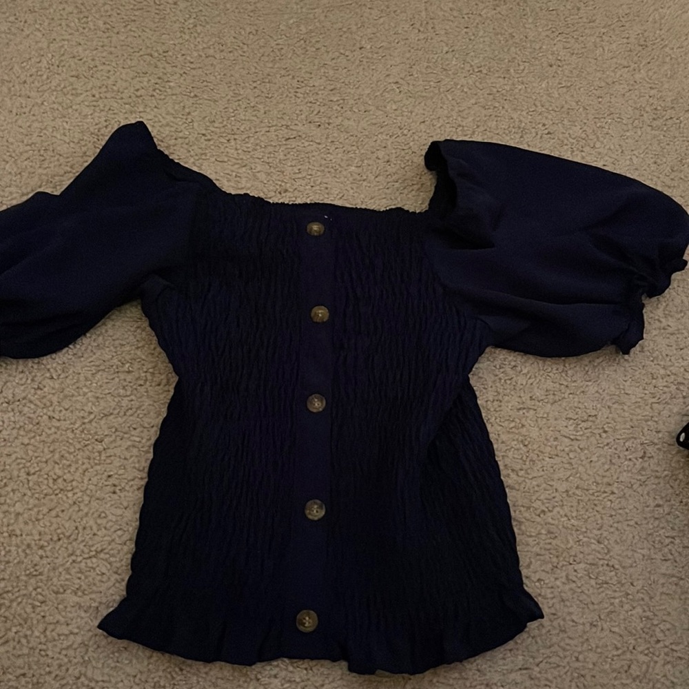 Blue tight t-shirt with flared sleeves.
